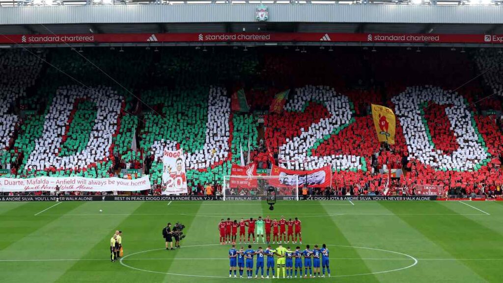 Các cổ động viên xúc động trong giây phút tri ân Jota